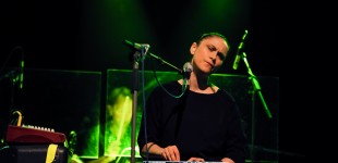 001 Lenka Dusilov&aacute;  Baromantika